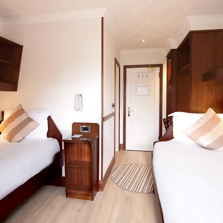 The @ Harvey's Point Bed and breakfast